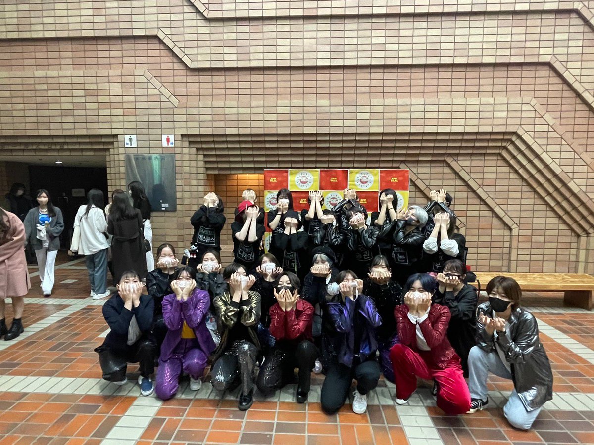 caratbongi__17's tweet photo. [💎's 승관 미호]

ついについに！！！
今回のケーソレで@CLARITEEN17 のみなさまと総勢26名での写真撮影ソンゴン〜！！！
大所帯でした笑
セトリと掛け持ち組の関係で全員衣装での撮影は叶わなかったですが次回はぜひ、、、🫶
挨拶とワールドと毒のポーズで💎

#CLARITEEN #らぼんい https://t.co/FcQaWzywxC