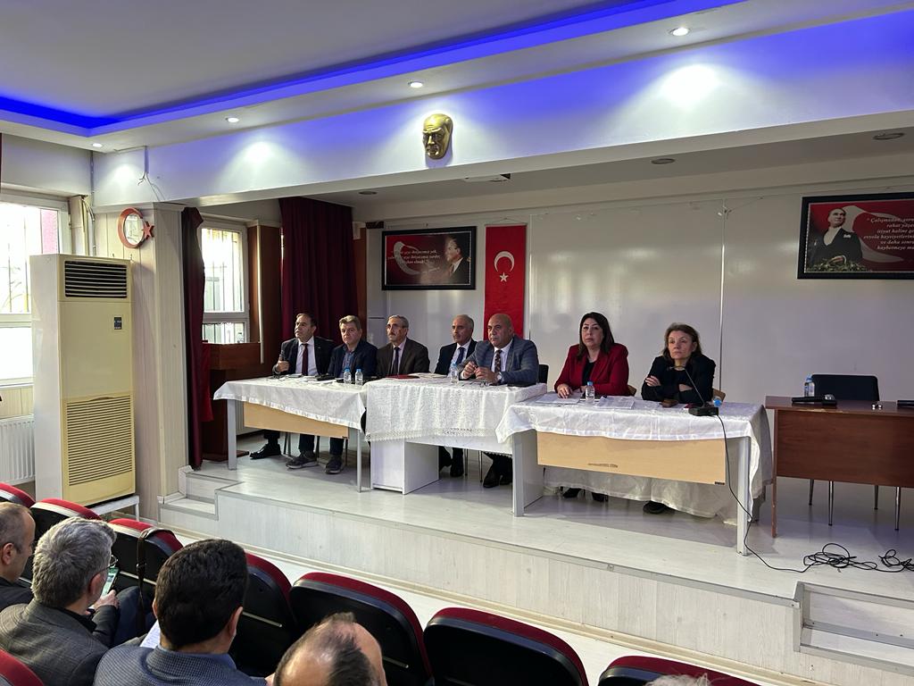 İlçe Müdürümüz Sayın M.Nurettin ARAS başkanlığında okul müdürlerimiz ile dönem sonu çalışmaların değerlendirme toplantısı gerçekleştirildi.
<a href="/tcmeb/">Millî Eğitim Bakanlığı</a> <a href="/memleventyazici/">Levent Yazıcı</a> 
<a href="/istanbulilmem/">İstanbul İl Millî Eğitim Müdürlüğü</a> <a href="/mnaras/">M.Nurettin ARAS🇹🇷</a>