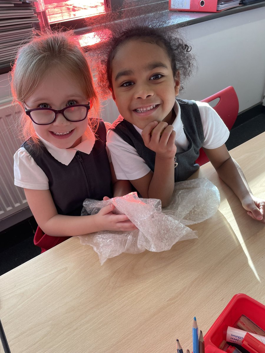 NewParkPrimary's tweet photo. This week in science year one have been exploring the properties of materials #NP_science #NP_1B https://t.co/CprwJWKqTv