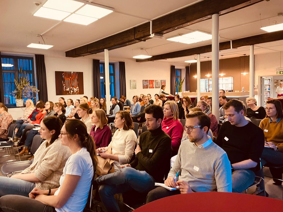 Nathalie Duerinckx (@n_duerinckx) on Twitter photo Boeiend panelgesprek gisterenavond op de BVVS netwerkmeeting te Gent met <a href="/zorgambassadeur/">candice@zorgambassadeur</a> <a href="/elsie_decoene/">Elsie decoene</a> Katrien Vervoort en Wouter Decadt. Duidelijk nog veel stof tot nadenken in voorbereiding op de uitvoeringsbesluiten mbt VS! <a href="/bvvs_abipa/">BVVS</a> <a href="/Ann_VanHecke/">Ann Van Hecke</a> Boeiend panelgesprek gisterenavond op de BVVS netwerkmeeting te Gent met <a href="/zorgambassadeur/">candice@zorgambassadeur</a> <a href="/elsie_decoene/">Elsie decoene</a> Katrien Vervoort en Wouter Decadt. Duidelijk nog veel stof tot nadenken in voorbereiding op de uitvoeringsbesluiten mbt VS! <a href="/bvvs_abipa/">BVVS</a> <a href="/Ann_VanHecke/">Ann Van Hecke</a>
