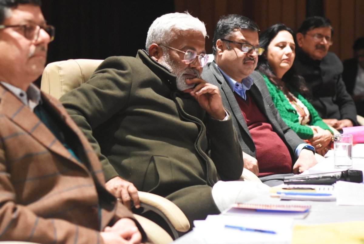 UPIrrigationWR's tweet photo. माननीय जल शक्ति मंत्री श्री @swatantrabjp जी ने आज डॉ. राममनोहर लोहिया परिकल्प भवन, लखनऊ में विभागीय अधिकारियों के साथ बाढ़ के विषय पर चिन्तन बैठक की। https://t.co/tE6lPE8Km5