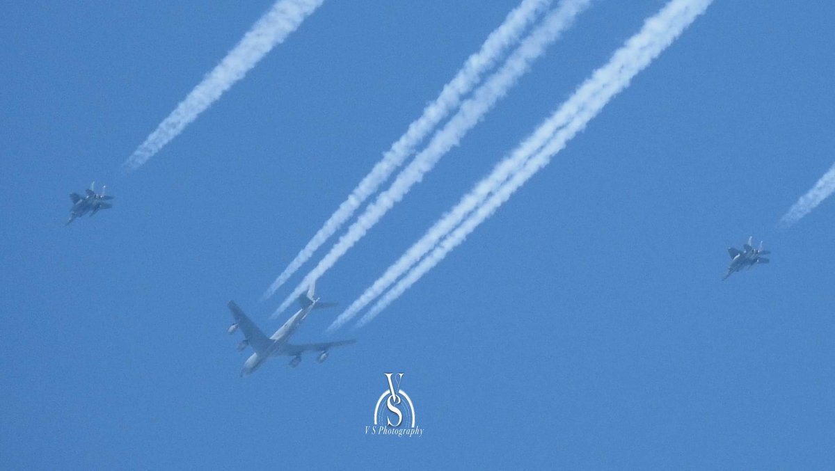 SkyScanphotos's tweet photo. Blue and 2 of 3 F15s passing over the North East coast this morning blue been tracked by @scan_sky 👌 https://t.co/ncasbSS7Tt