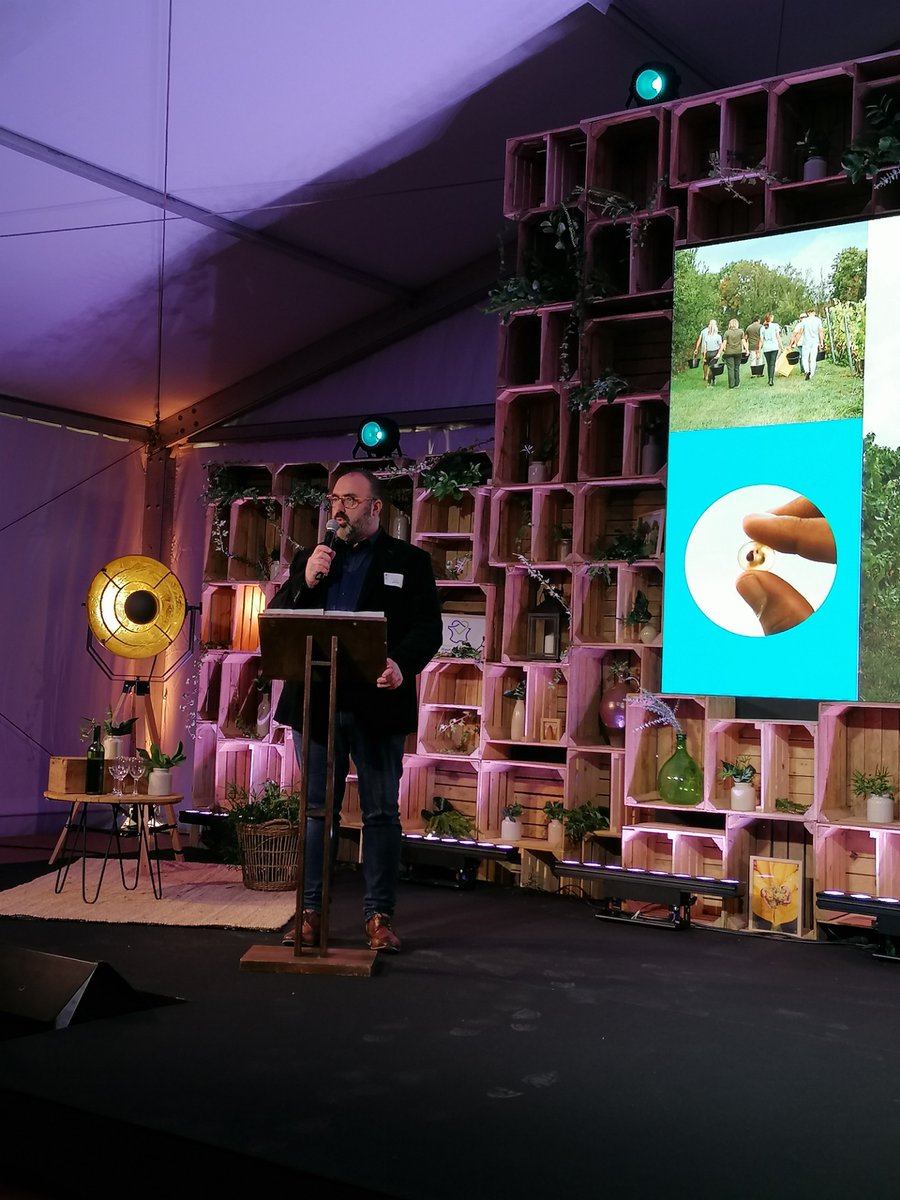 <a href="/BotSteph/">Stéphanie Parisi Bot</a> <a href="/GroupeAdvitam/">Groupe Advitam</a> <a href="/xavierbertrand/">Xavier Bertrand</a> <a href="/hautsdefrance/">Région Hauts-de-France</a> <a href="/ArmelLesaffre/">Armel Lesaffre</a> :
"ce projet viti vinicole est une corde supplémentaire à notre arc pour notre région" 🏹