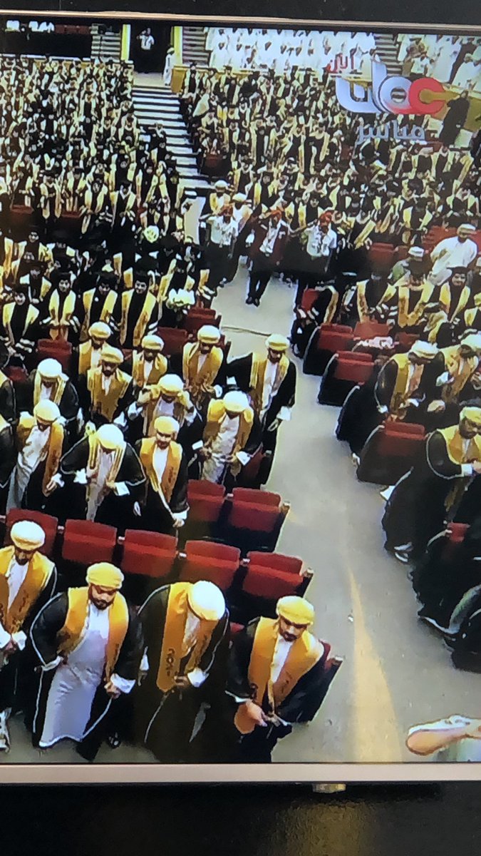 _15j1's tweet photo. خلية نحل ما شاء الله عليهم م خريجين 💛 https://t.co/ZyjSqhGumT