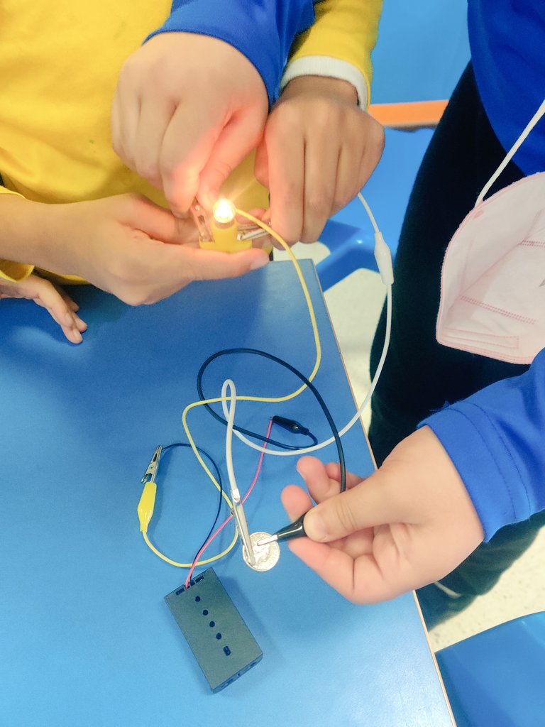 "The results of the learning are personal and form the basis for future experience and learning." - Experiential Learning: An overview <a href="/emmakbartle/">Emma Bartle</a> <a href="/TBS_Delhi/">TBS Delhi</a> 
#Science #experiantial #learning
<a href="/TracyTyndale/">tracy tyndale</a> <a href="/imdeepika/">Deepika Sharma</a> <a href="/VandanaVanagar/">Vandana Aggarwal</a> @_aditigandhi_ <a href="/Chitra122/">Chitra ☾</a>