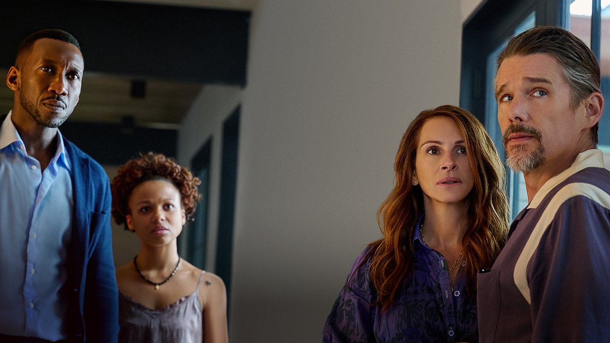 netflix's tweet photo. Sam Esmail writes &amp; directs this tense thriller about two strangers who interrupt a family’s vacation bearing news of a mysterious blackout. 

Julia Roberts, Mahershala Ali, Ethan Hawke, Myha'la, and Kevin Bacon star in LEAVE THE WORLD BEHIND. December 8 #NetflixSaveTheDates https://t.co/oTzCvsQAdp