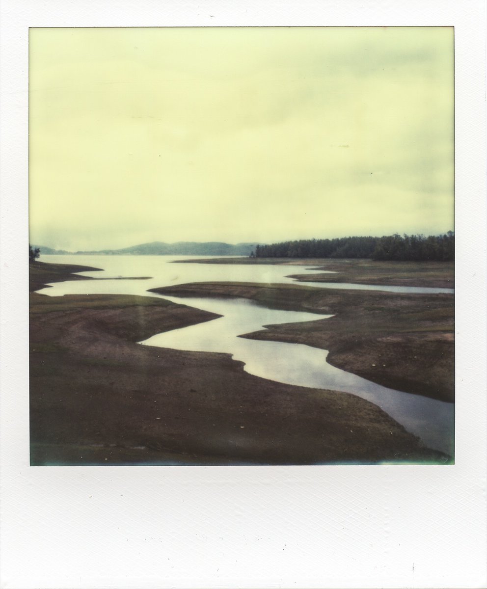 Landscape shot with #polaroid SX-70
#landscapephotography #instantfilm #filmphotography