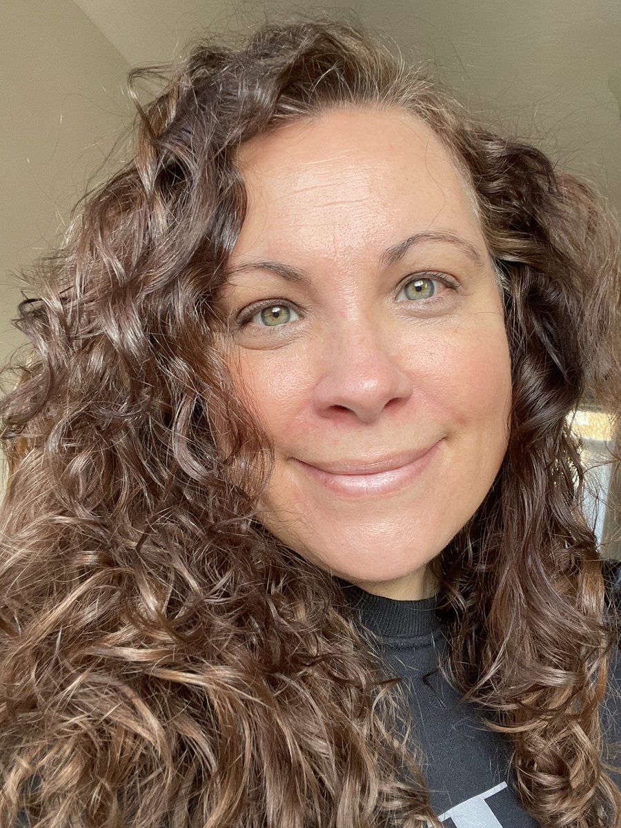 nkh12349's tweet photo. Glassy-eyed, red-nosed, no make-up but still smiling. And i realised itโs Wednesdayโฆ happy middle of the week ๐๐ผ
#natural #crazyhair #curlyhair #nomakeup #blockednose #fullofcold #lurgygotme https://t.co/qHbFzAok1h