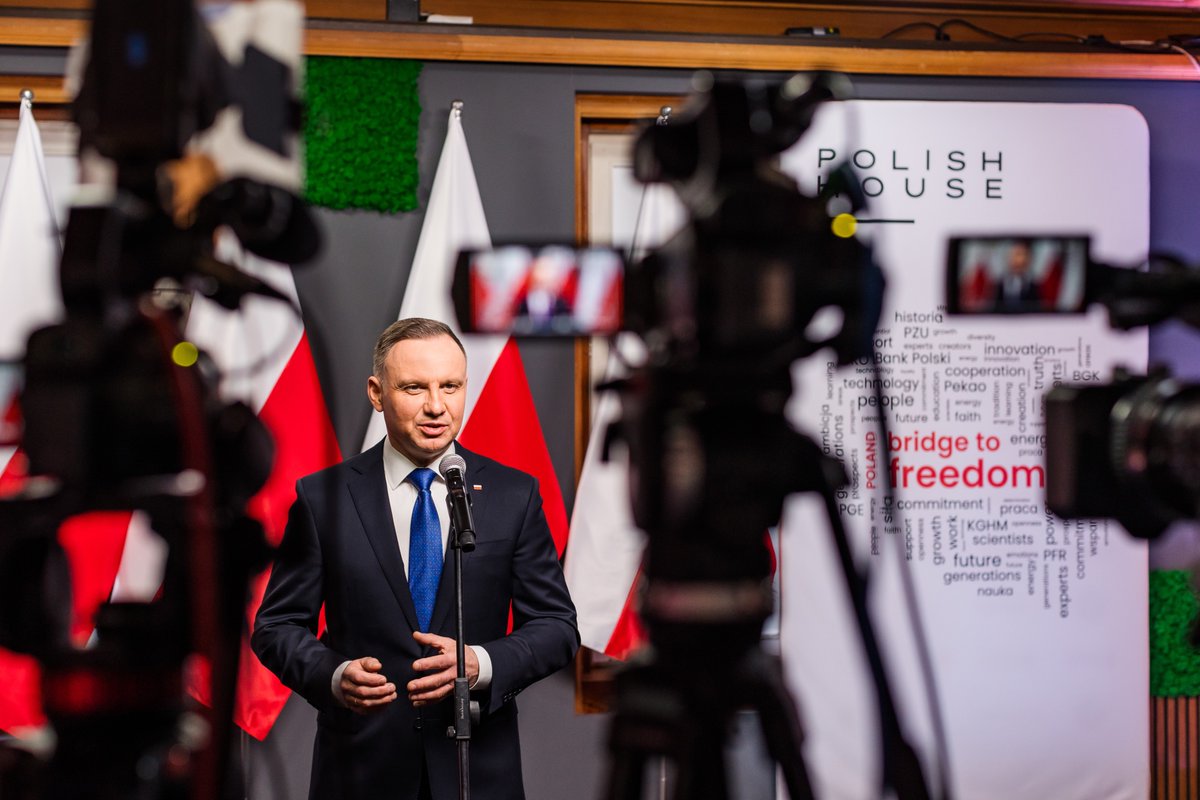 Polish House Davos tweet media