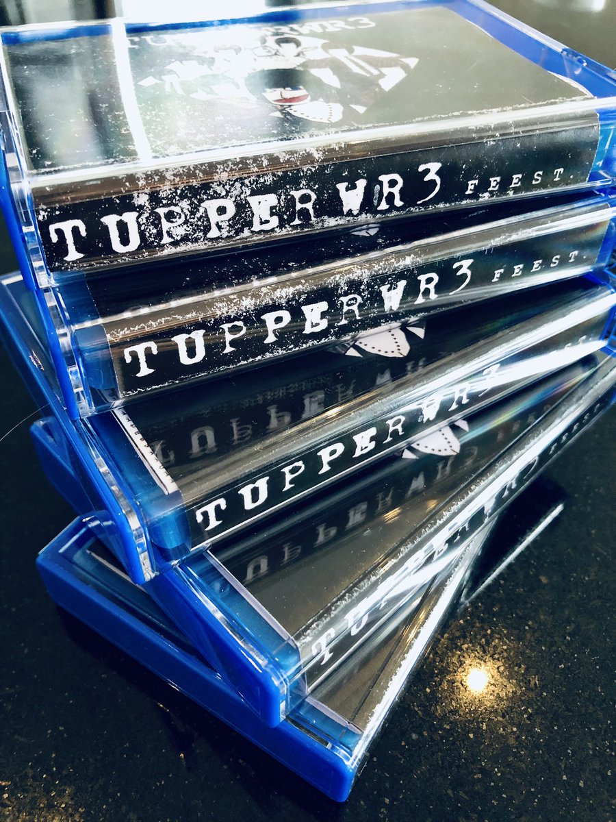 Tupperwar3B's tweet photo. Vanavond is het FEEST. in Groningen! We geven 5 cassettes weg van onze laatste EP aan onze fans (in spe). Voor noppes welteverstaan! 

22u, Draaibar, Drie Gezusters. #penguinshowcases2023 @PinguinRadio https://t.co/VQnuY3csGh