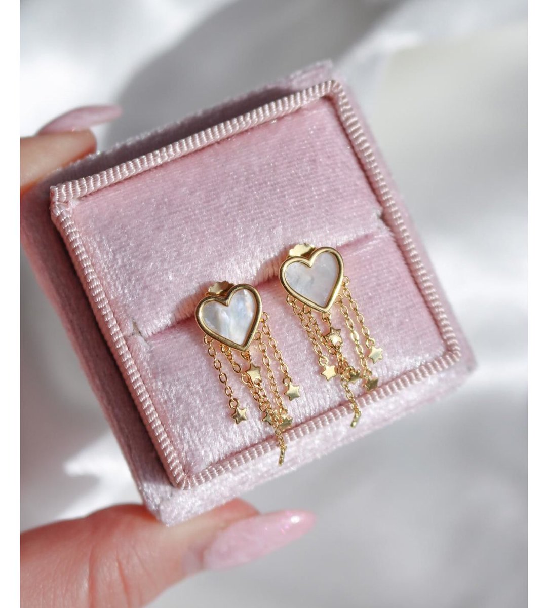 Heart Pearl Earrings #heartearrings #pearlearrings #pearlheartearrings #heartjewelry #goldheartearrings #goldjewelry #ValentinesDay #ValentinesDay2023 ♥️