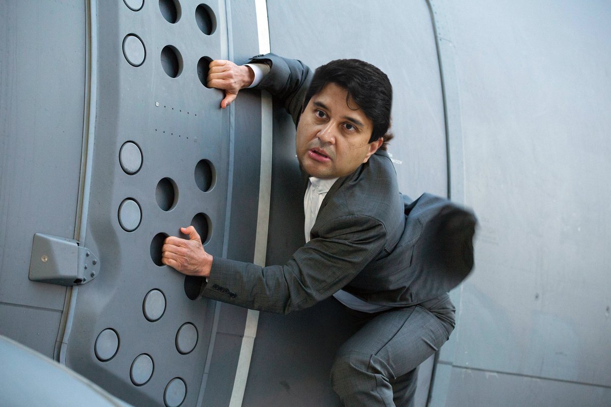 Tulsidas_khaann's tweet image. जब तेजस्वी सूर्या हवाई जहाज में सफर करें तब महाराज सिंधिया #SuryaGate