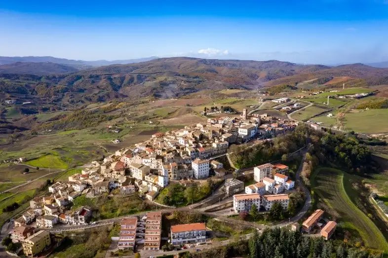 Gli artisti che ospitiamo in residenza in #Basilicata si portano questa terra nel cuore. Qui una testimonianza di una bella esperienza di comunità 👉🏽 medium.com/@marcopiscopo_… #cultura #legacy #matera2019