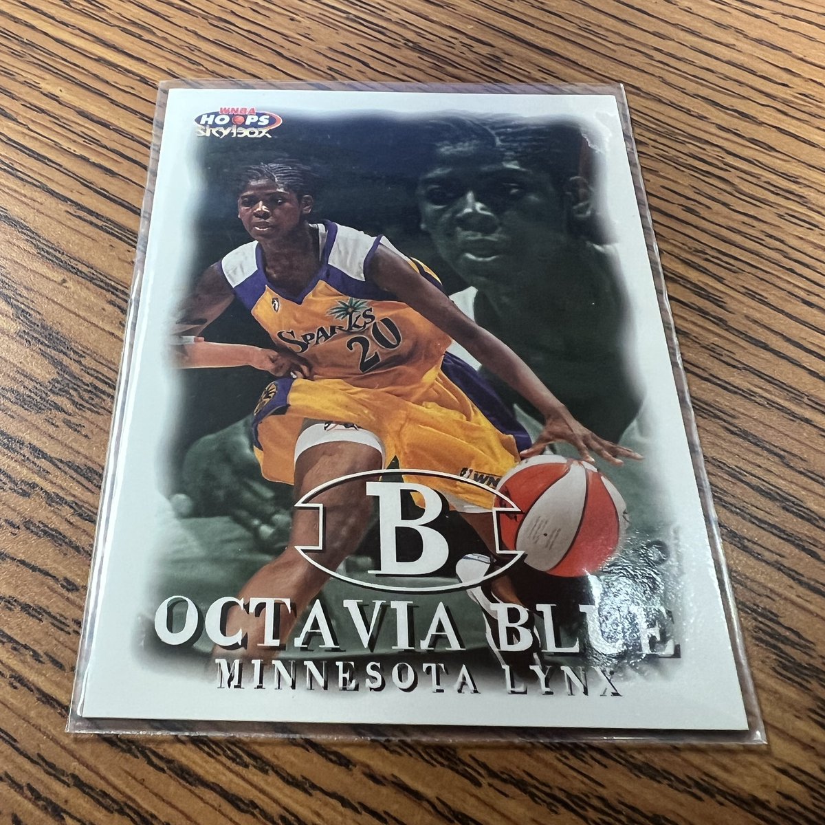 SAthletesLBB's tweet photo. On another episode of #ClosetChronicles, I found this card of @CoachOBlue in my room closet at my parents house @LASparks @minnesotalynx https://t.co/7JZAqz4xLK