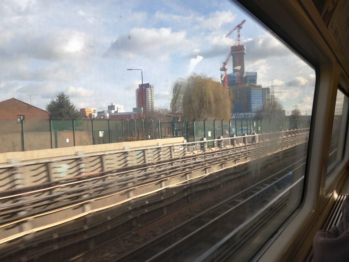 Leaving Canning Town after a morning of oral storytelling training with a wonderful group of staff from @NewhamLibraries for @Literacy_Trust #worldofstories @TheStoryMuseum