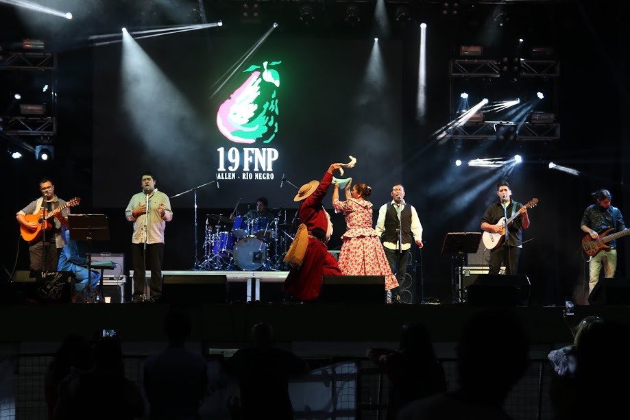 🍐 #FiestaNacionalDeLaPera #Allen

🎶 La Provincia tendrá una marcada presencia en la 25ª edición que se realizará entre el 20 y el 22 de enero, a través de la Secretaría de Estado de Cultura, los Ministerios de Turismo y Deporte y de Prod. y Agroindustria.
Una fiesta para todos!