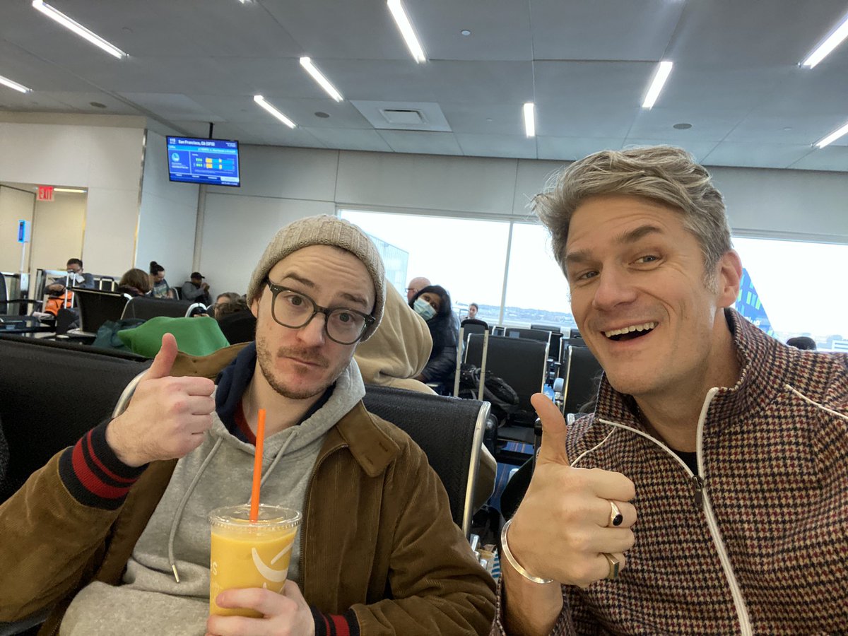 flophousecat's tweet photo. Travel Buddiez https://t.co/LDvxgbU3G7