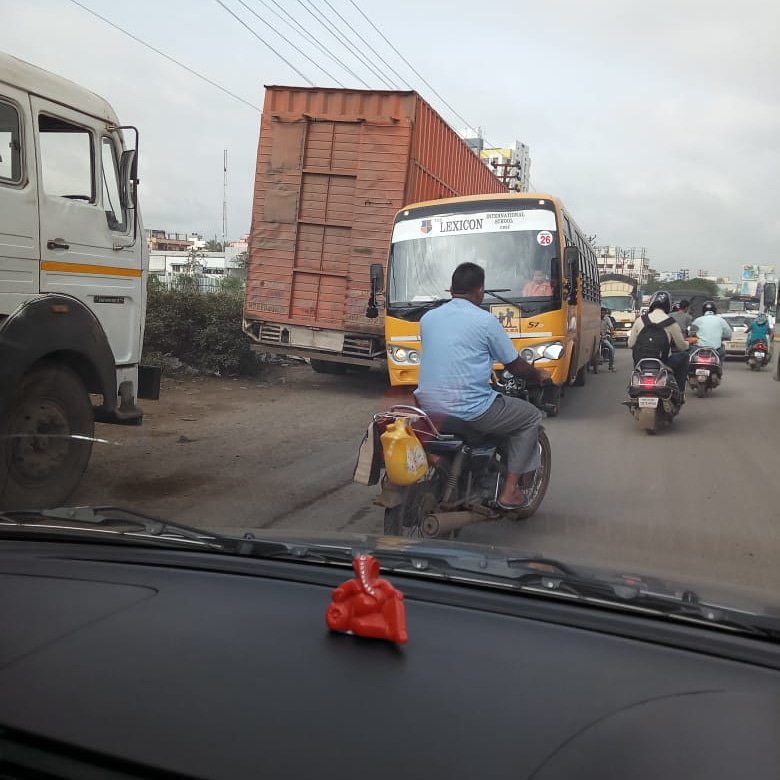 CryptoHODLing's tweet photo. @prakashjamdhade @CMOMaharashtra @Dev_Fadnavis @RajThackeray @EduMinOfIndia The Lexicon school sends emails to parents advising them not to drive on wrong side when their school buses flout the law. https://t.co/CERv4oBLBt