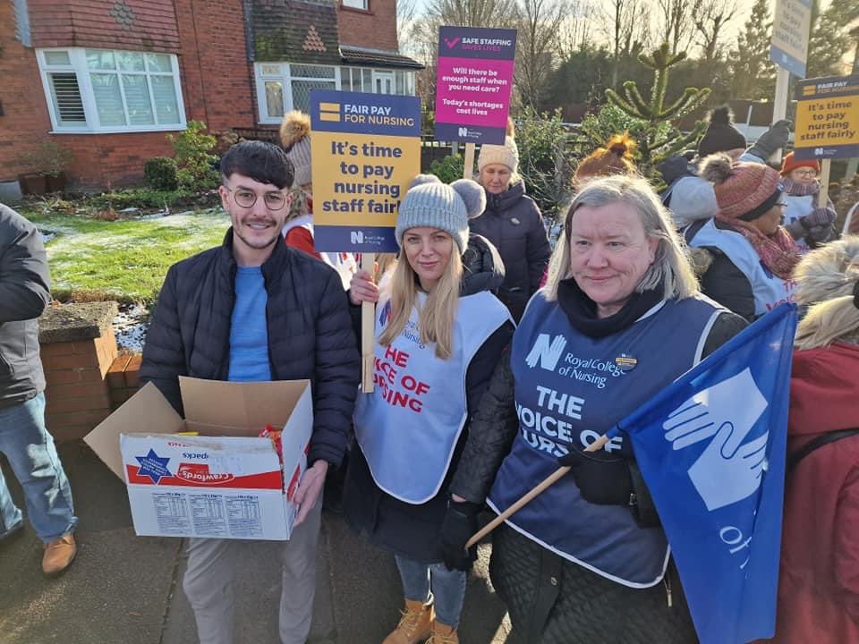 TGICFT_ColExp's tweet photo. Quick welfare check in and biscuits for our colleagues this afternoon! 🍪 https://t.co/eDxADSmOpn