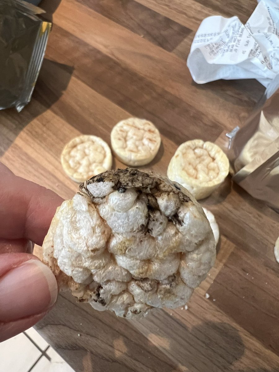 HanCham's tweet photo. @organixbrands one cake in this banana cloud bag appears to be mouldy, the rest are fine, any ideas? https://t.co/bi7Vvq5i6n