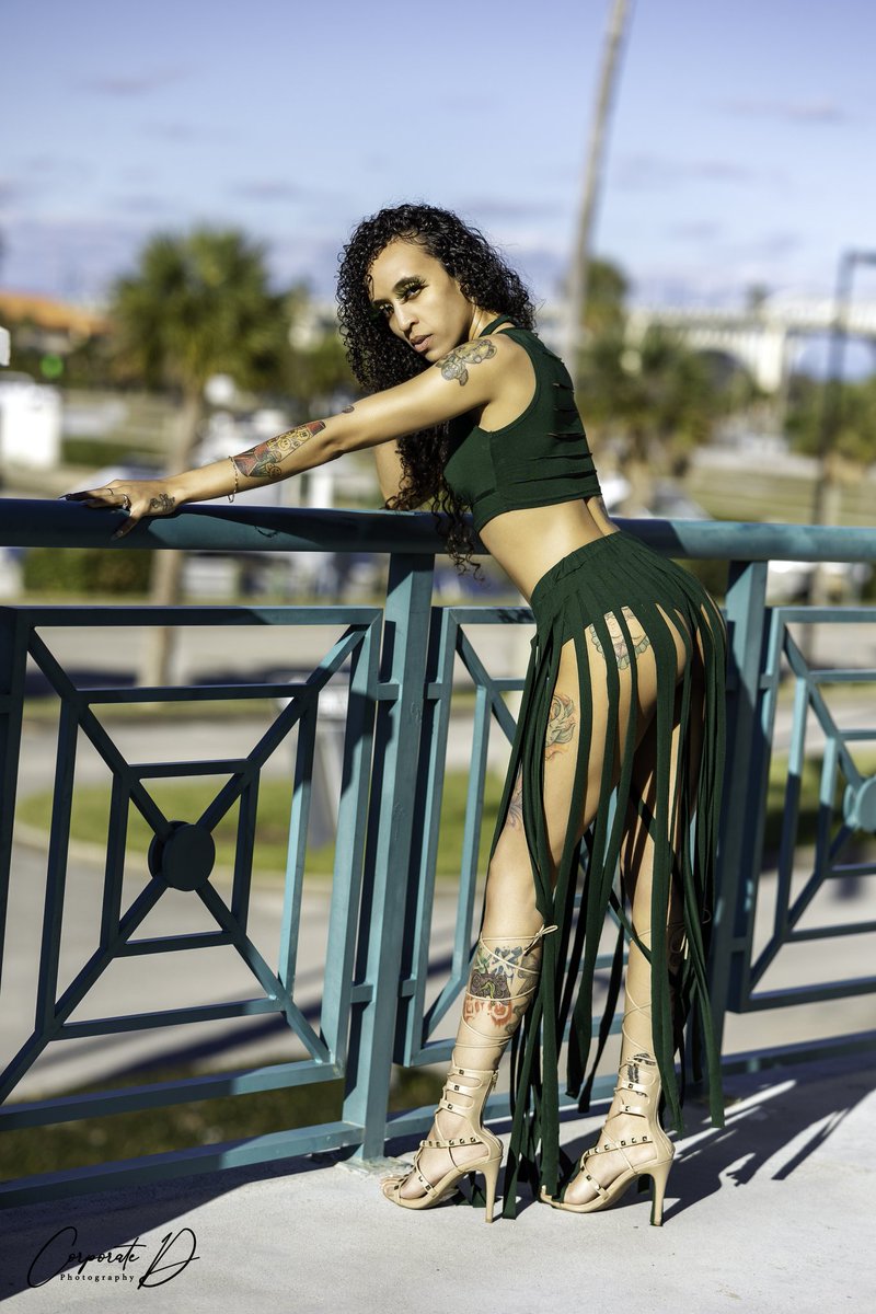 BleuGem1's tweet photo. Switched it up on em🤑🤑
Shot by 📸 : @CorporateDPhot1 
#mixedgirl #green #Italian #Jamaican #inkedup #Floridagirl #curlyhair #springtime #rooftop #balcony #dressedup #girlswithtattoos #SlimGirls #NaturalBeauty #naturalwoman https://t.co/1U1ilgEQWX