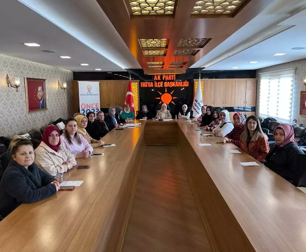 Fatsa İlçe Kadın Kolları Başkanımız Elif Serdar Başkanlığında, Yürütme ve Yönetim Kurulu Üyeleriyle birlikte haftalık olağan toplantısı gerçekleştirildi. 

Alınan kararların hayırlara vesile olmasını temenni ediyoruz. 

#kadınlarlabüyüktürkiyeyolunda
#ÖNCE2023