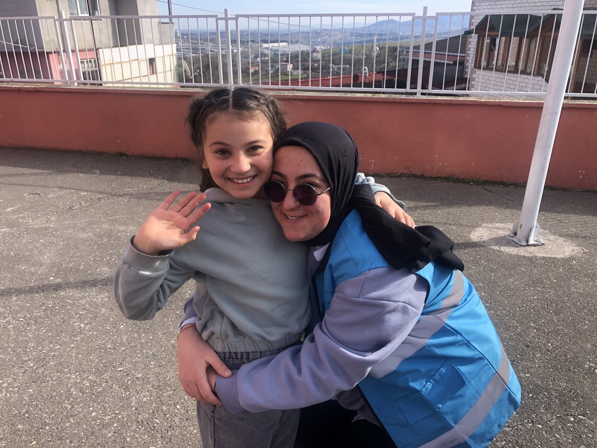 SamsunKYGM's tweet photo. Samsun Kız Yurdu öğrencileri,Sarayköy İlkokulu öğrencileriyle;geçmişten gelen,teknolojiden uzak,paylaşım ve keyif dolu nice güzel oyunlar oynayarak musmutlu,eğlenceli vakitler geçirdiler

@feyzullahdereci https://t.co/sZo0QT0RHP