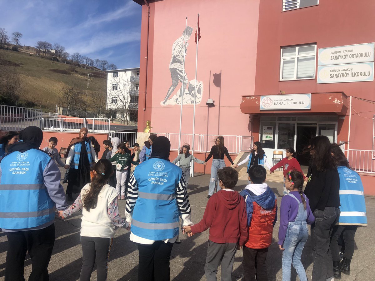 SamsunKYGM's tweet photo. Samsun Kız Yurdu öğrencileri,Sarayköy İlkokulu öğrencileriyle;geçmişten gelen,teknolojiden uzak,paylaşım ve keyif dolu nice güzel oyunlar oynayarak musmutlu,eğlenceli vakitler geçirdiler

@feyzullahdereci https://t.co/sZo0QT0RHP