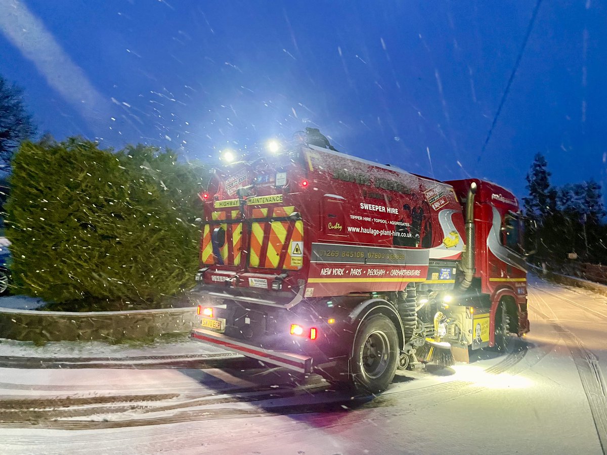 Thanks to everyone at John Jones &amp; Son Ltd for Brrrrrrrrraving the snow this morning to keep the roads clean, and make deliveries of topsoil and aggregates to our customers 👏💪❄️☃️
