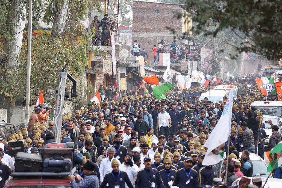 vbwalia's tweet photo. हिमाचल प्रदेश की खूबसूरत वादियों में ढेर सारा प्यार उमड़ा है...इस प्यार क�� दिल में बसाए आगे बढ़ते जाएंगे। 

#JudRahaHaiBharat https://t.co/CiwtdtlhKO