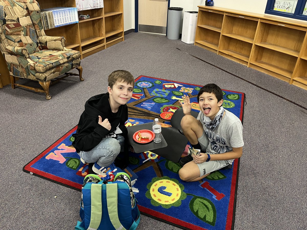 MizDodson's tweet photo. Celebrated my @HTS_Financial scavenger hunt win with these fun 5th graders!  Thanks for the pizza party prize! @BluebonnetES https://t.co/3oot83gBjV