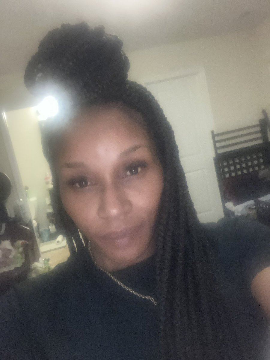 StonerQueen83's tweet photo. Stepping into my 40s like whoa #auntieeee #themkidsfineassmomma #naturalbeautyrocks #511 #startingsuperearly #40where https://t.co/mgreimLmgI