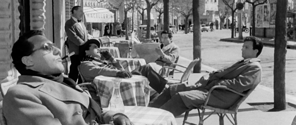 #VentagliDiParole #ViaggioNelNeorealismo 

I Vitelloni / 1953 / Federico Fellini, director ❤📽🎬

< L'inverno è terribile,non passa mai.
E una mattina ti svegli. Eri un ragazzo fino a ieri. 
E non lo sei più... >