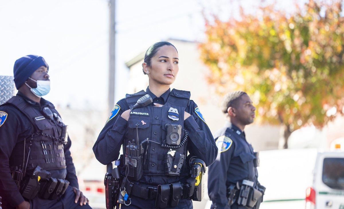 BaltimorePolice's tweet photo. The #BPD offers a competitive salary & benefits package that includes a $5K signing bonus, up to $12K housing relocation to Baltimore City, $5K annual student loan assistance & more.
Contact a recruiter: 410-396-2340 recruit@baltimorepolice.org
#BPDForGood @RecruitmentBPD https://t.co/XlJVluEa1q