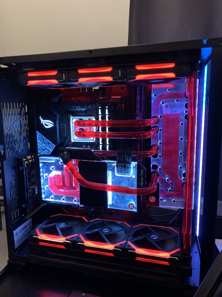 Jamesi__'s tweet photo. @JZR You've seen mine but Idc. Also your setup do be clean my dud https://t.co/f6akTltGH9