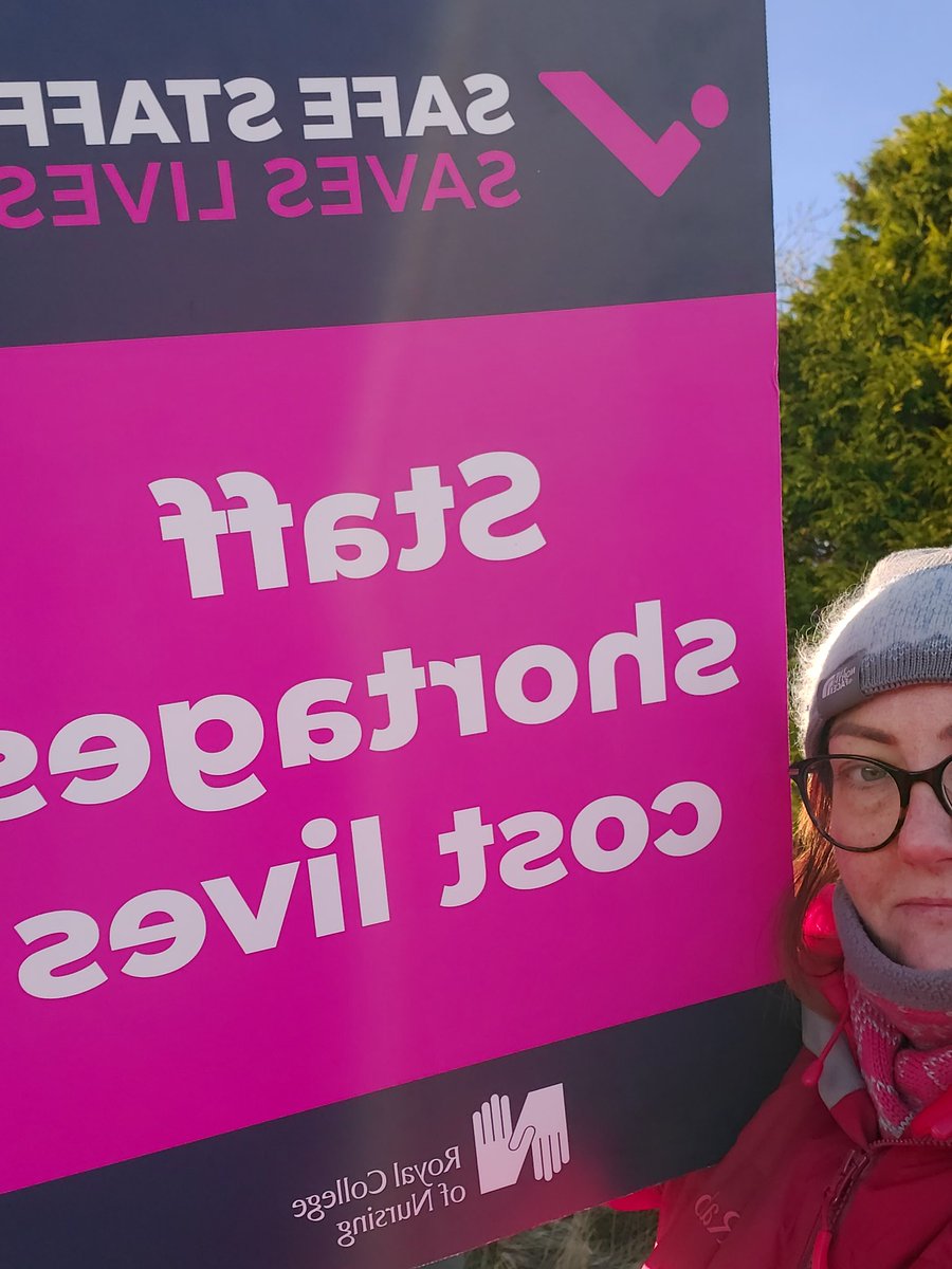 Supporting our Nursing sisters ans brothers on their strike day 

#RCNStrike #Tradeunioncongress #TUC #royalcollegemidwives #FairPayforNursing