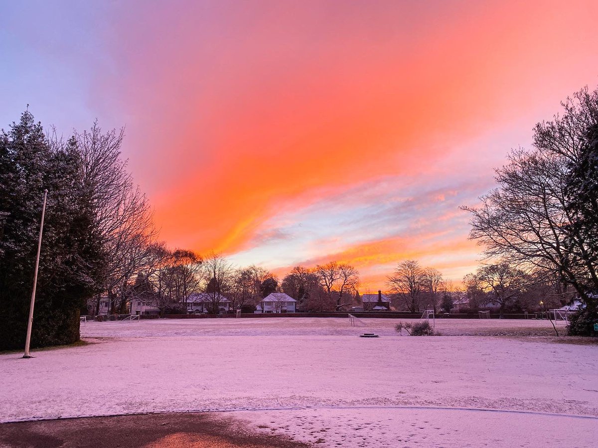 Mother Nature 🤩 The view from Pownall Hall this morning, breathtaking 🌅

(Thank you Mrs Edwards for the beautiful pictures)

#wilmslow