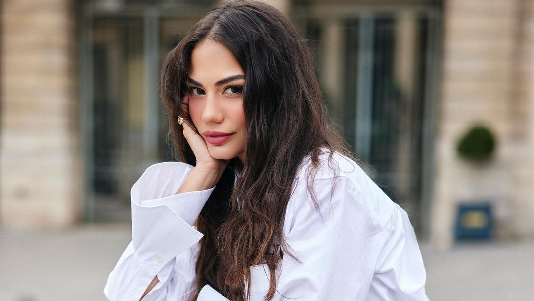cnnpop's tweet photo. Tem algum fã de "dizis" por aqui? É como são chamadas as novelas turcas, que são muito amadas aqui no Brasil! Uma das grandes estrelas do gênero é a atriz Demet Özdemir. 

O que você perguntaria para ela se pudesse? https://t.co/NBPDBXQ3x4