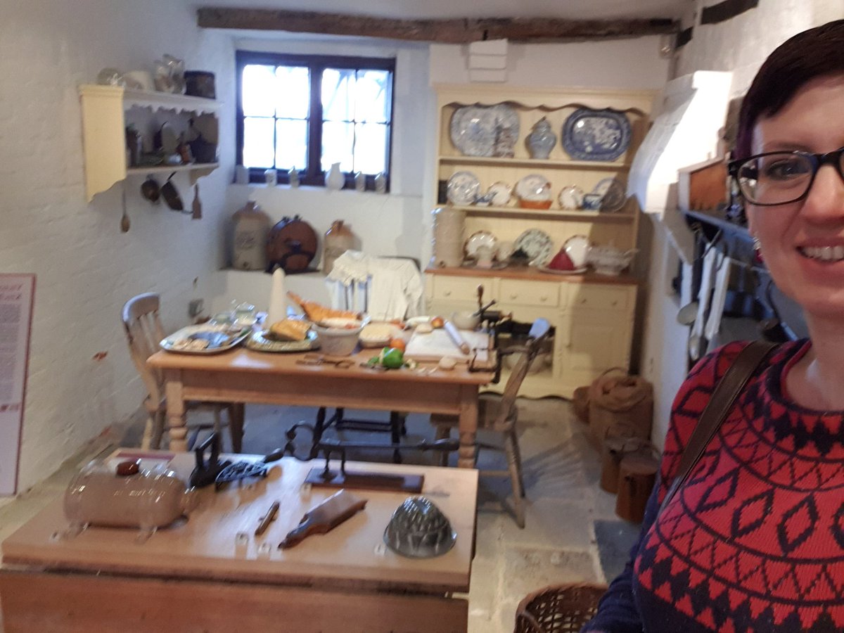 CuratorWithout's tweet photo. Thanks to @SEmuseumD I got to grab a super quick #MuseumSelfie in beautiful @TudorHseGarden today! Happy #MuseumSelfieDay folk. @MuseumSelfieDay https://t.co/oqkdu1CsfF