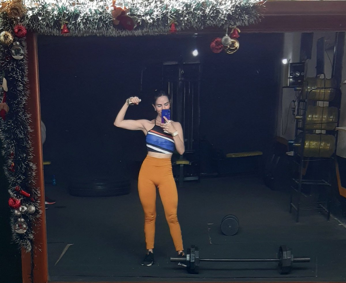 Denicjd's tweet photo. Estoy orgullosa de mi progreso. Me sentía tan acomplejada de estar flaca y sin forma! https://t.co/OFFeFgsdEe