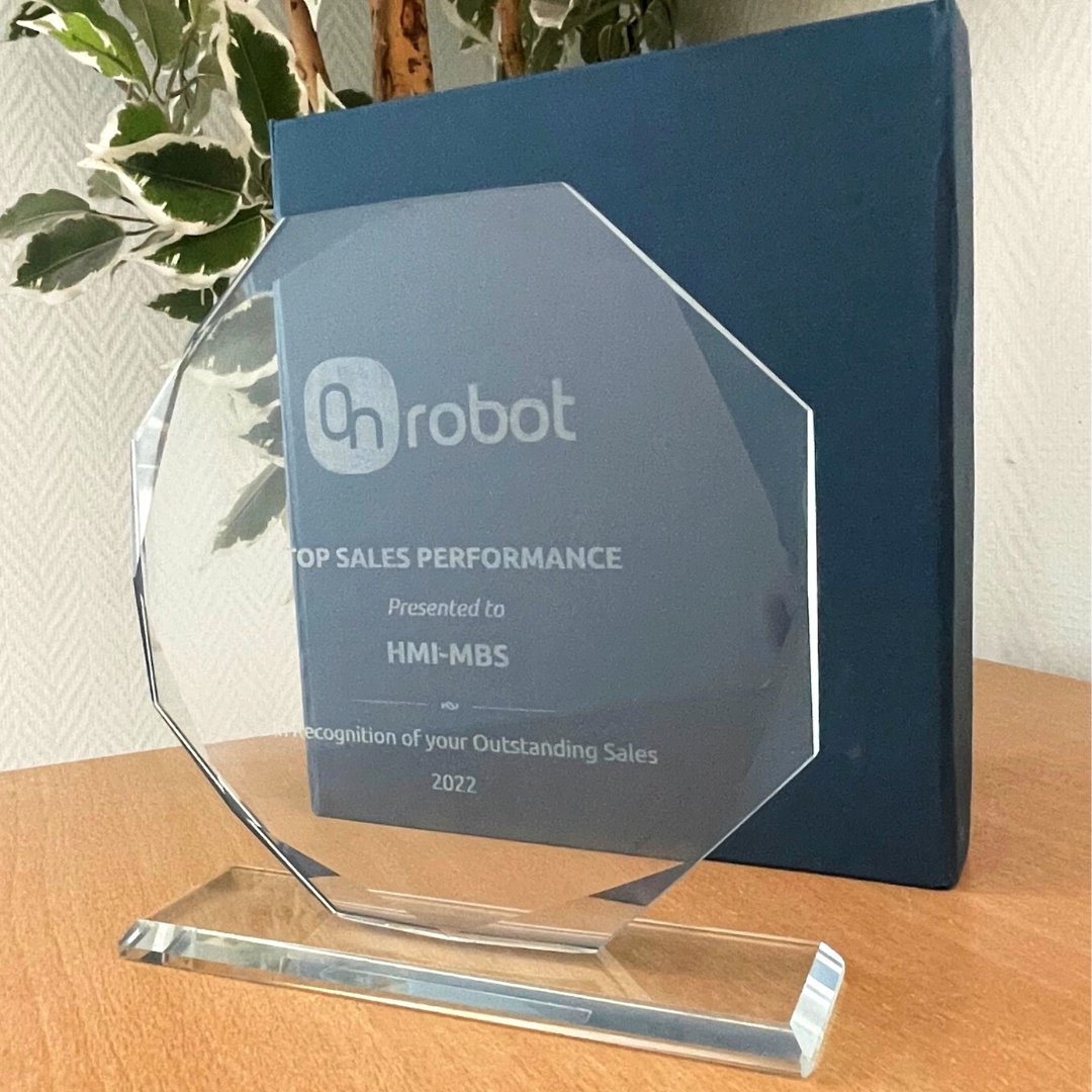 Fin de semaine dernière, nous avons été récompensés par <a href="/OnRobot_/">OnRobot</a> pour notre #performance de vente sur l'année 2022. 🏅 Un grand #bravo à tous 👏