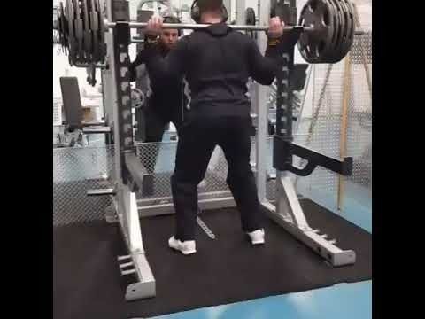 MusicManBobbyS2's tweet photo. Zach Aspden
Squating 525lbs https://t.co/nbN9SgkIxK