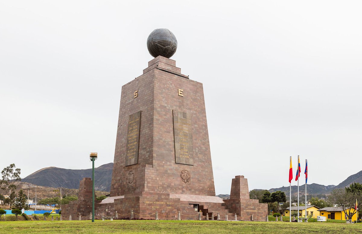 MarcFigueras's tweet photo. I si en teniu l'oportunitat, visiteu el lloc real de l'expedició amb una passejada pel museu de "La Mitad del Mundo", uns pocs quilòmetres al nord del Quito. #physics #geodesy #acedemiedessciences #lacondamine #lamitaddelmundo #quito #callejoninterandino #pedrovicentemaldonado https://t.co/p5BHiiMvmB
