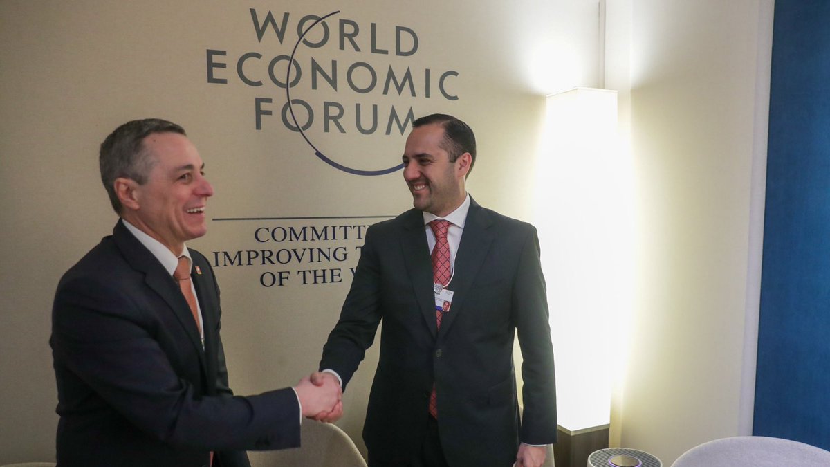 juancaholguin's tweet photo. Nos reunimos con el canciller suizo @ignaziocassis para revisar desafíos compartidos en contaminación ambiental y en el Consejo de Seguridad de ONU. #WEF2023 https://t.co/xTdbtFXLIS