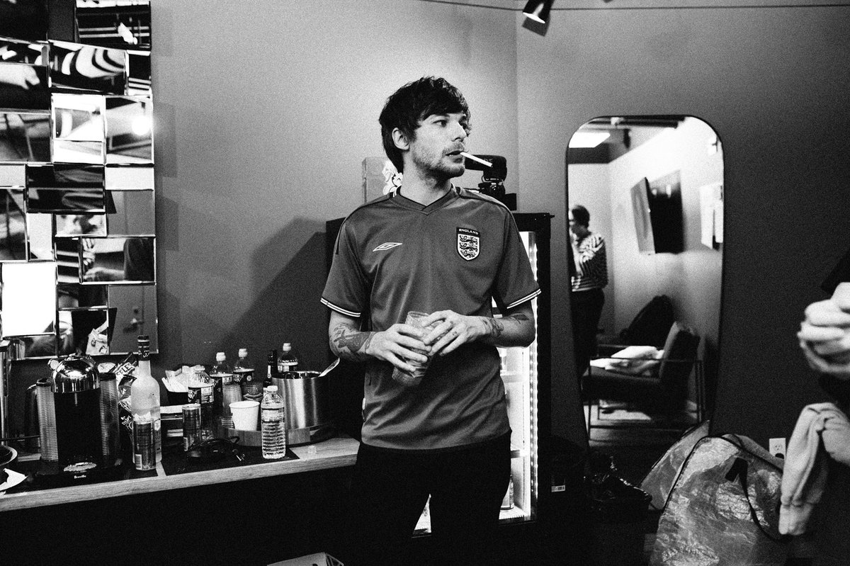 TeamLouisNews's tweet photo. Reminder to vote for our fandom! 

RETWEET and REPLY with: I vote #Louies for #BestFanArmy at the #iHeartAwards! https://t.co/paEQrH2LqU