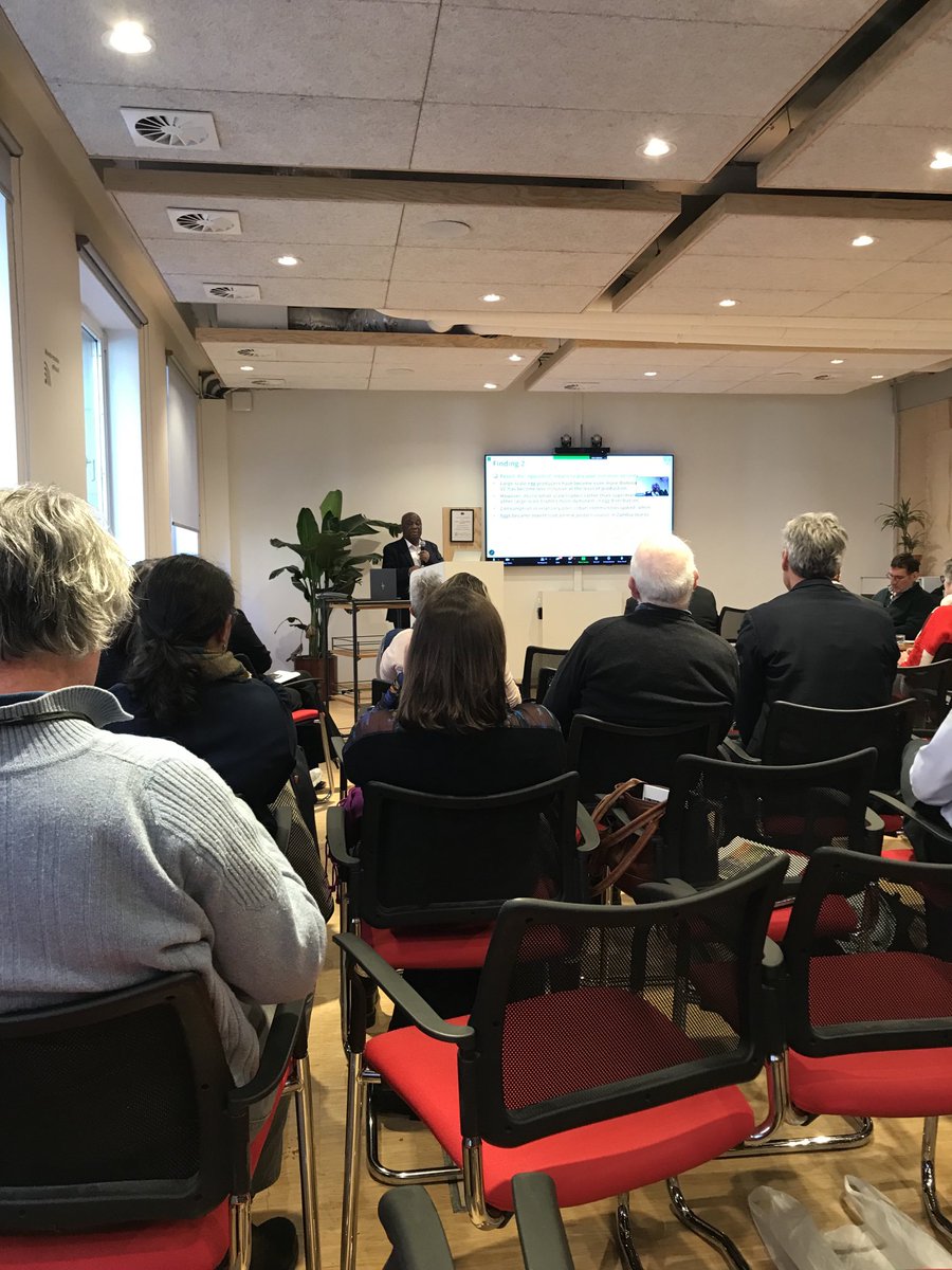 Bennett123123's tweet image. Dr Onumah presenting findings on the Zambian egg value chain #vca4d  ⁦@NRInstitute⁩ #zambia #valuechainanalysis