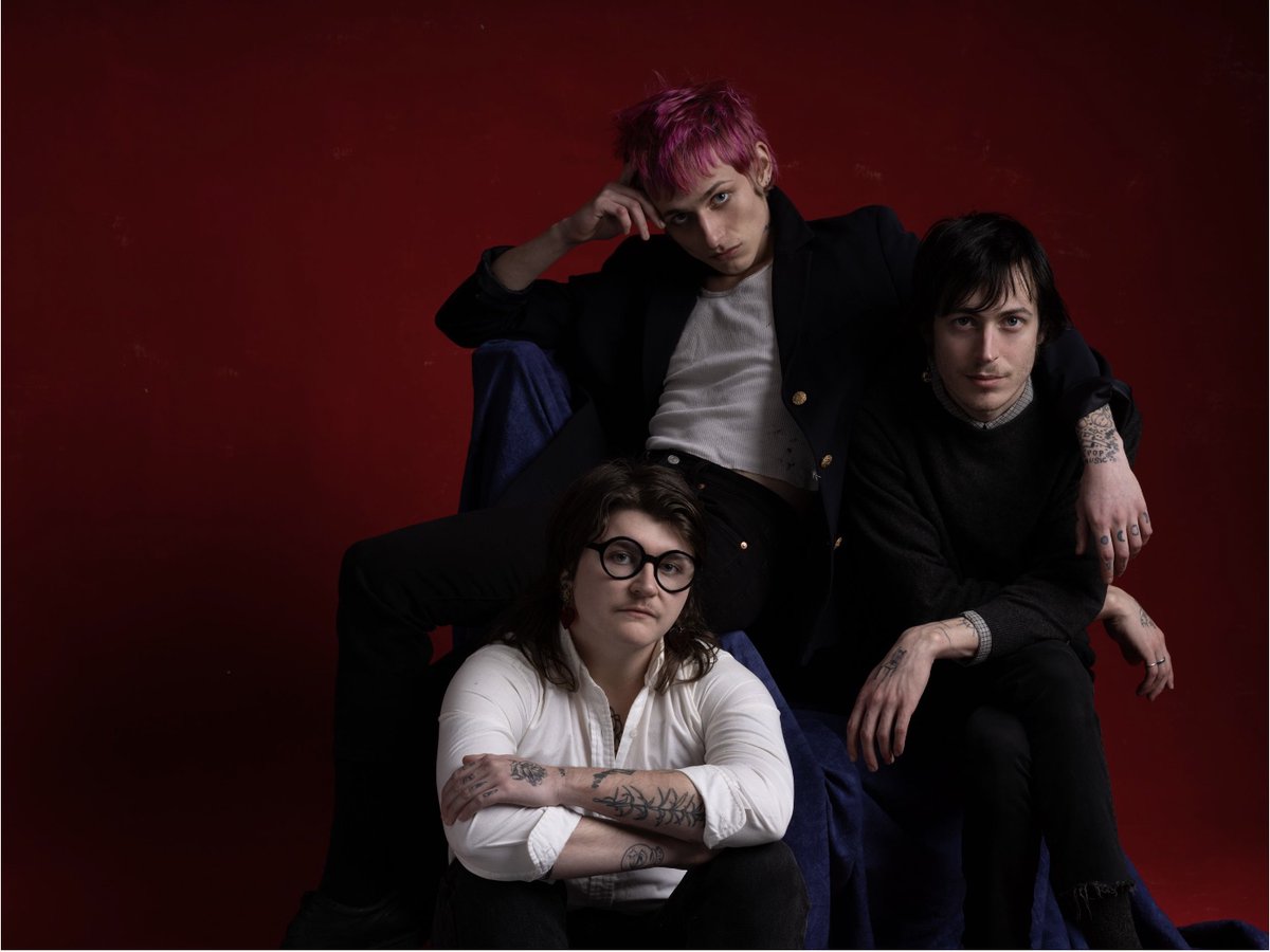 THUS LOVE release new single "Put on Dog" (watch the video), touring UK with Dry Cleaning and Dehd brooklynvegan.com/thus-love-rele…