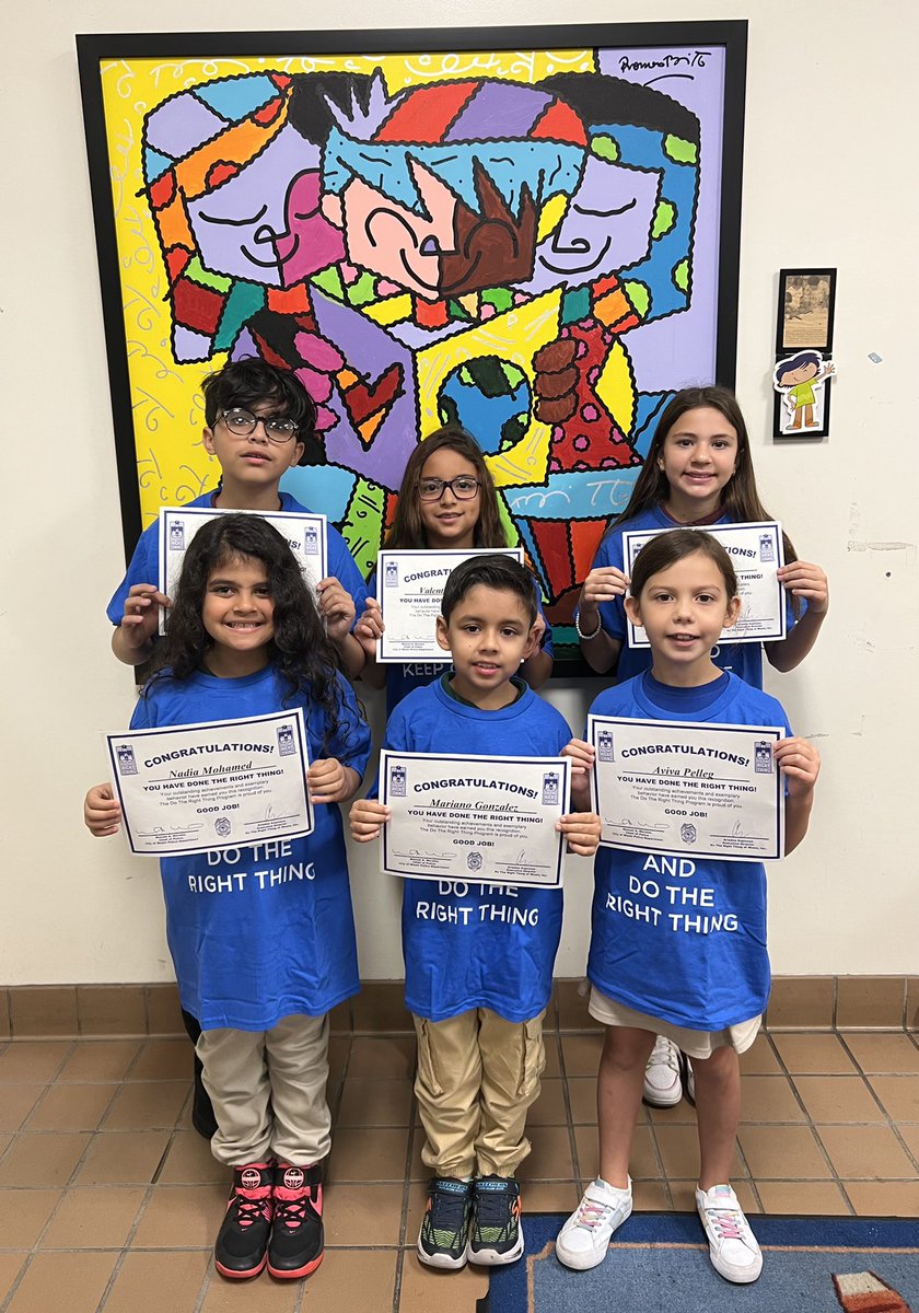 RKBBHK8's tweet photo. Look who got caught doing the right thing @RKBBHK8 Congrats to these awesome students! https://t.co/s8sOC0zbs3