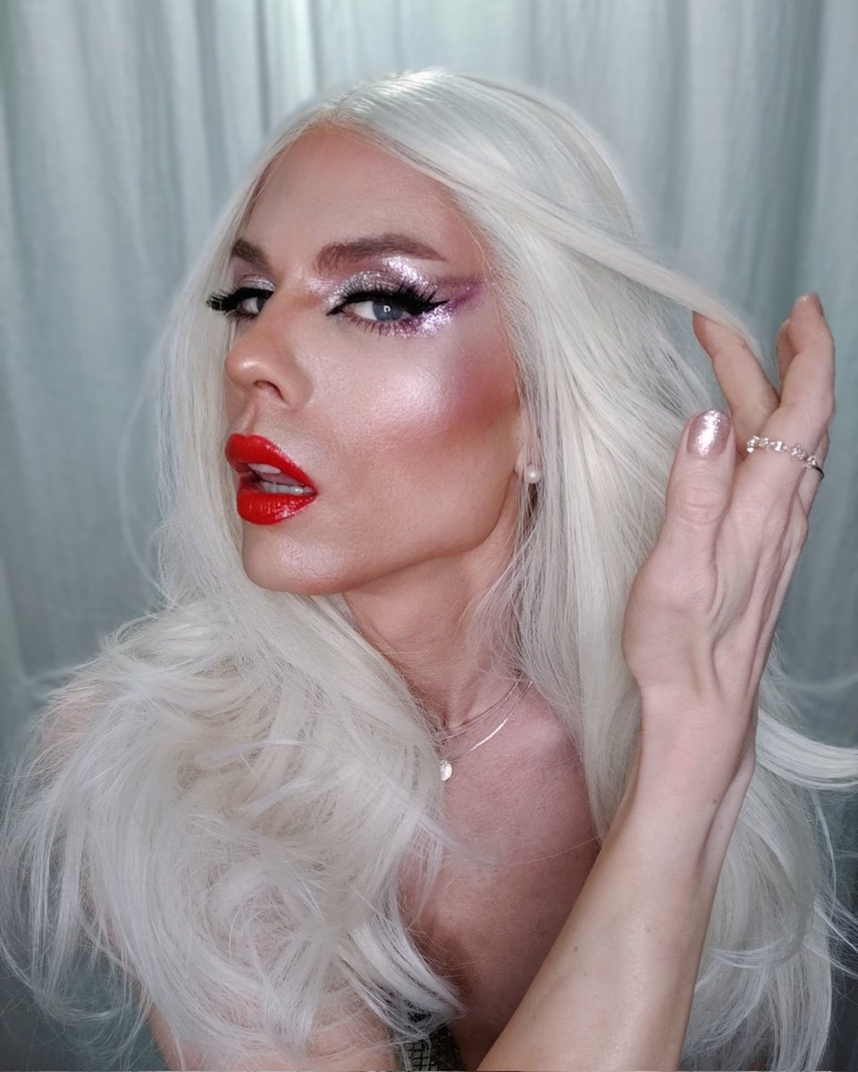 AeliaNox's tweet photo. Less bitter, more glitter
.
.
.
.
#lessbittermoreglitter #glitter #glittermakeup #nyxcosmetics #anastasiabeverlyhills #itcosmetics #makeup #redlips #foxyeyes #lashes #sexy #trans #transgender #transgirl #tgirl #transexual #transition #transitioning #mtf #maletofemale #lgbtq https://t.co/D4zj6jjmR4