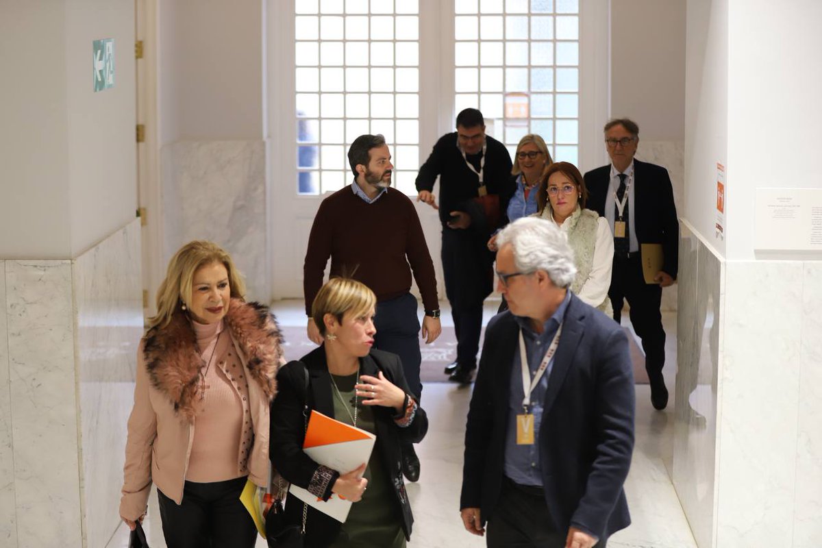 🍊🆕 <a href="/mamen_peris/">Mamen Peris Navarro</a> será la nueva síndica de <a href="/CiudadanosCs/">Ciudadanos 🇪🇸🇪🇺</a> en Les Corts

👉 Lo ha decidido el grupo parlamentario en una reunión que ha contado con la presencia del coordinador nacional <a href="/CPerezNievas/">Carlos Pérez-Nievas</a>

🔝 En CS salimos con mucha fuerza a defender el espacio liberal. ¡Te lo contamos!